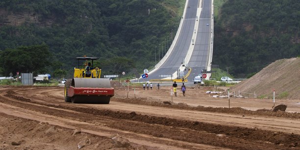 You are currently viewing L’impact des infrastructures routières sur le développement local au Sénégal